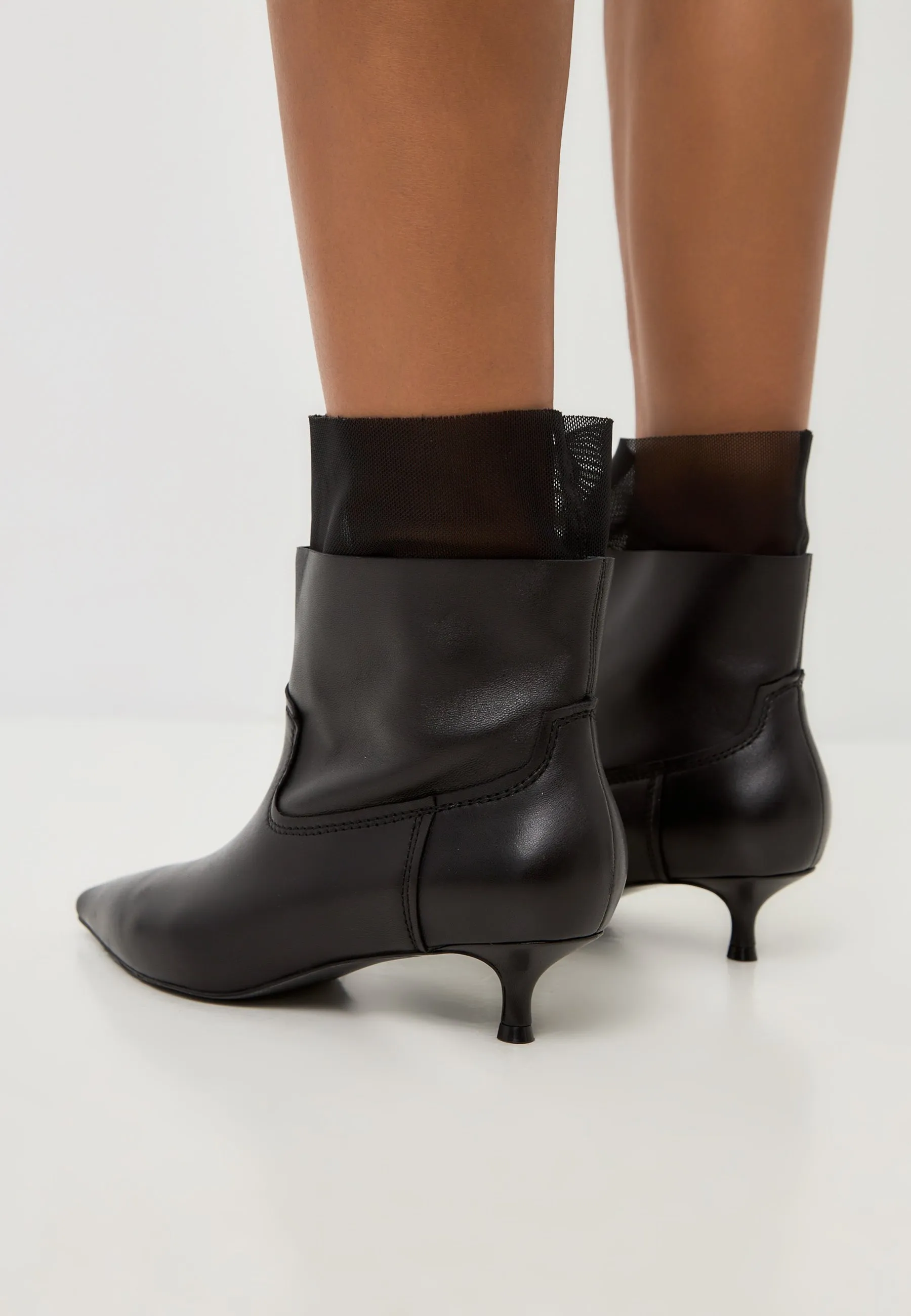 Ankle Boots with Kitten Heel Rhodopis - Black