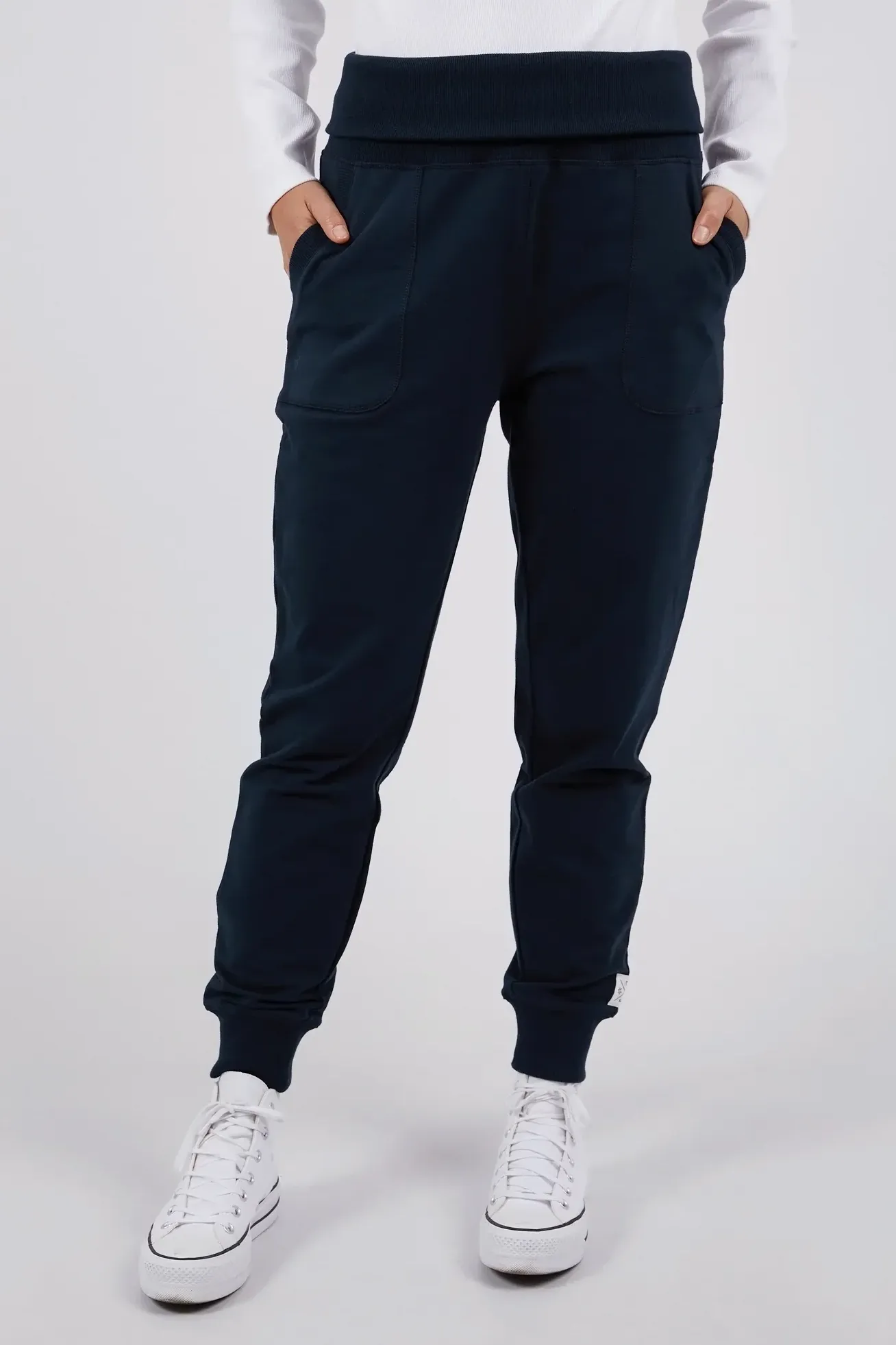 Victory Track Pant in Navy